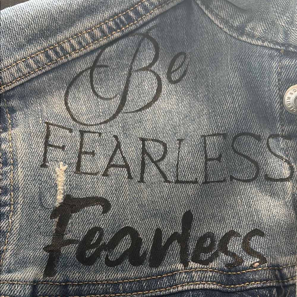 Fearless Hand painted Denim Jacket Size Medium - Picture 6 of 7
